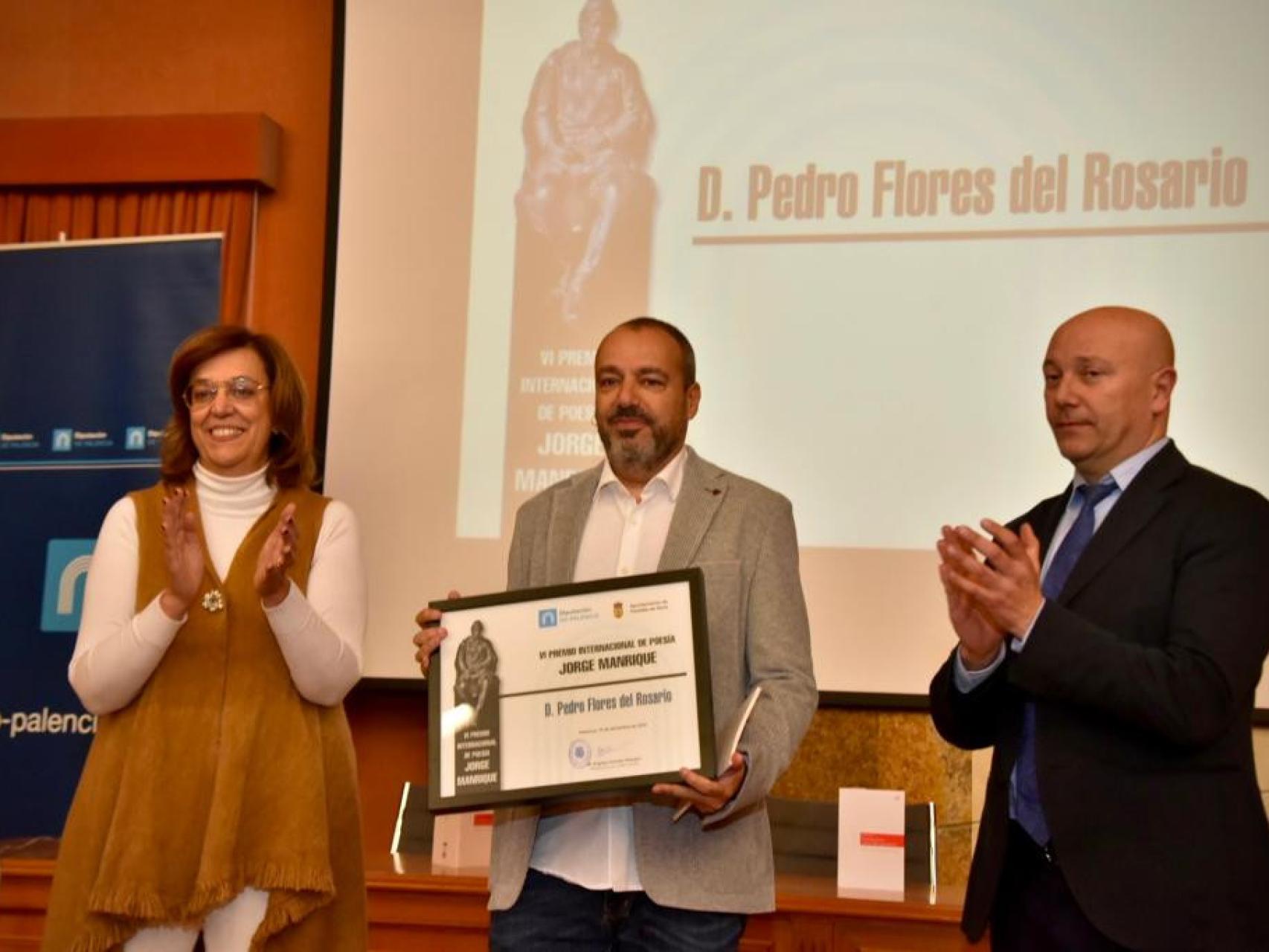 El poeta Pedro Flores recibe el VI Premio Internacional de Poesía 'Jorge Manrique', este viernes.
