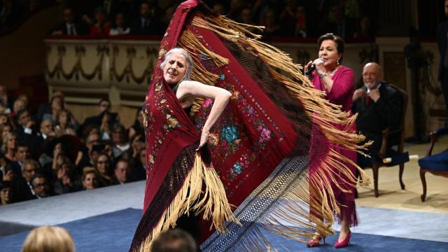 María Pagés y Carmen Linares en la ceremonia de entrega de los Premios Princesa de Asturias. Foto: FPA/Iván Martínez