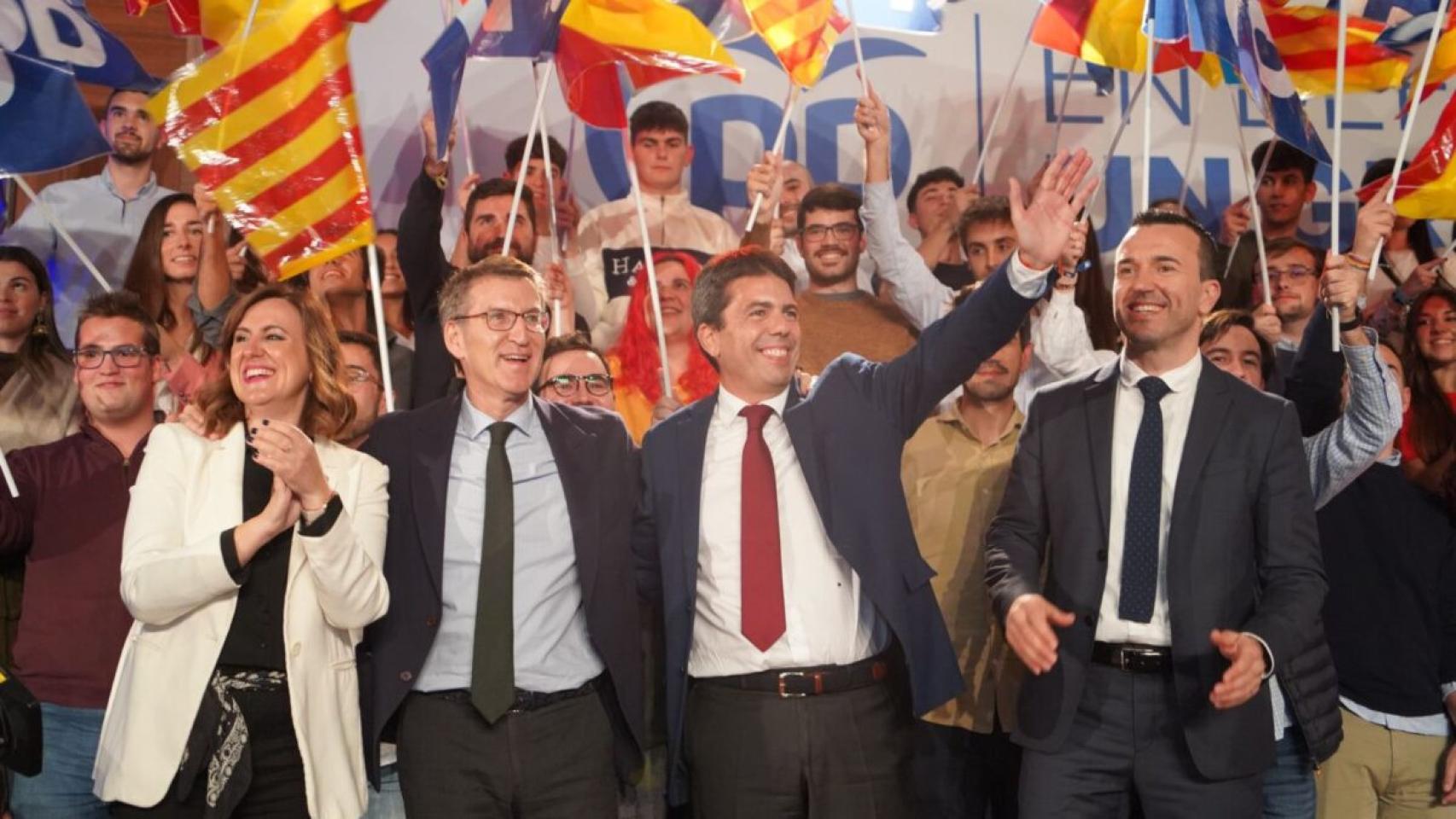 Los 'populares' en el acto en defensa de un gran país en la Feria de Valencia.