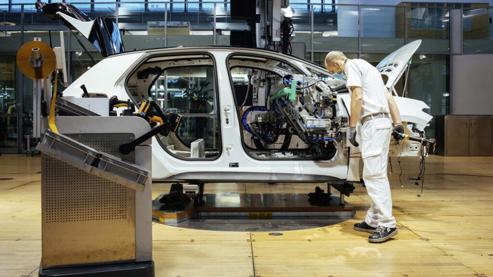Imagen de la producción de un vehículo eléctrico.