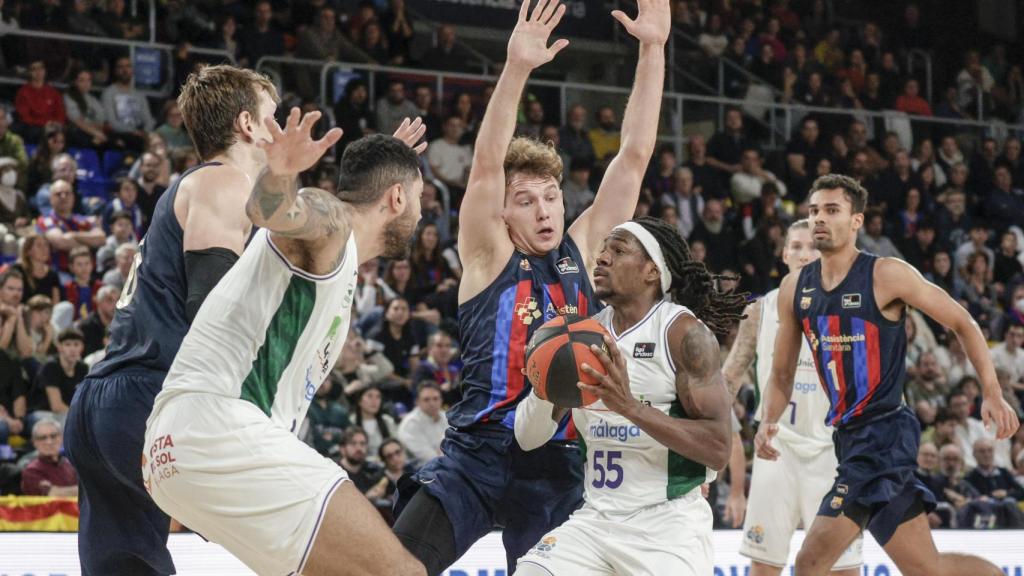 Un lance del encuentro entre el Barcelona y Unicaja.