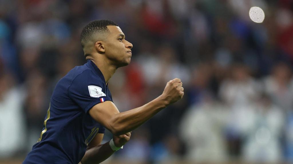 Mbappé celebra su gol en la tanda de penaltis.