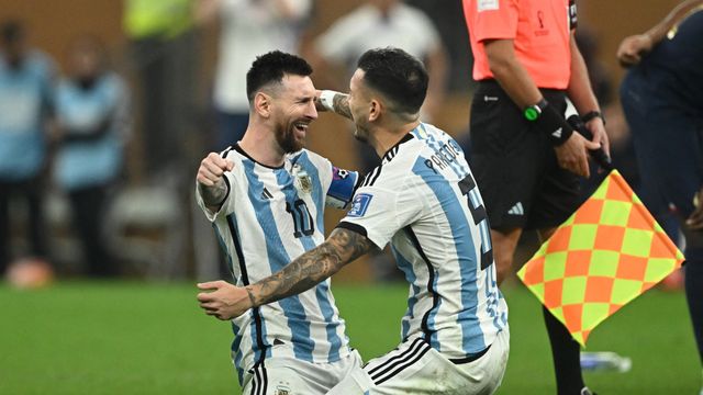 Leo Messi celebra la victoria de Argentina en el Mundial de fútbol