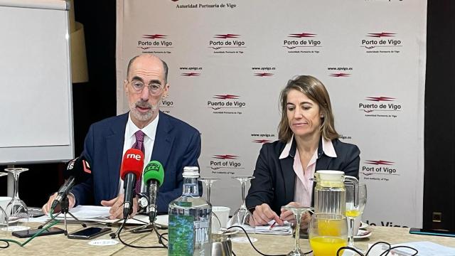 Jesús Vázquez Almuiña y Beatriz Colunga, presidente y directora del Puerto de Vigo.