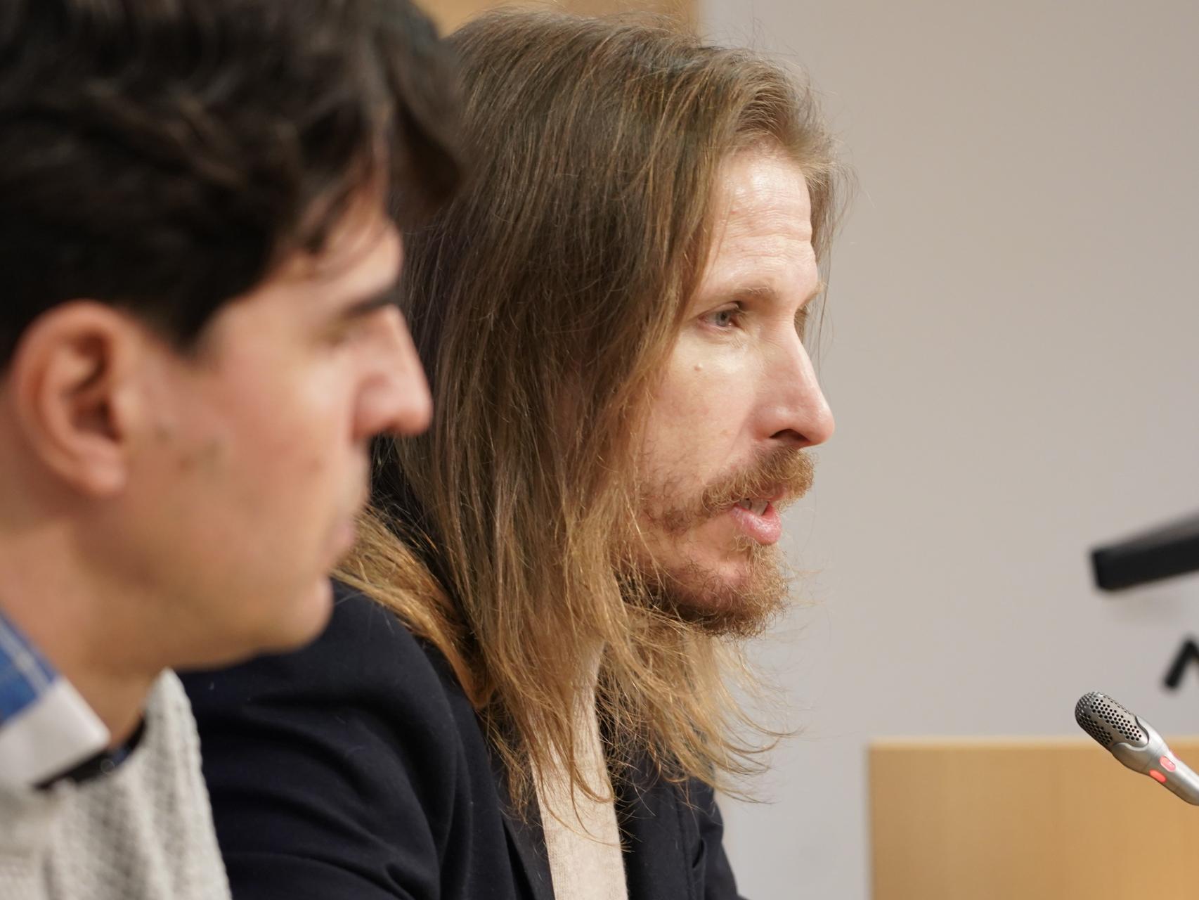 El procurador de Unidas Podemos, Pablo Fernández, durante la rueda de prensa de este martes.