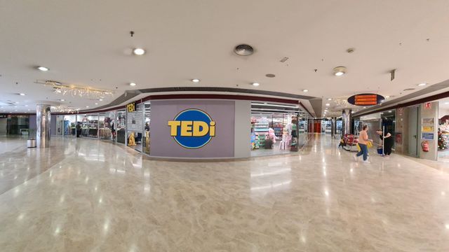 Exterior de la nueva tienda TEDI del centro comercial Plaza Elíptica.