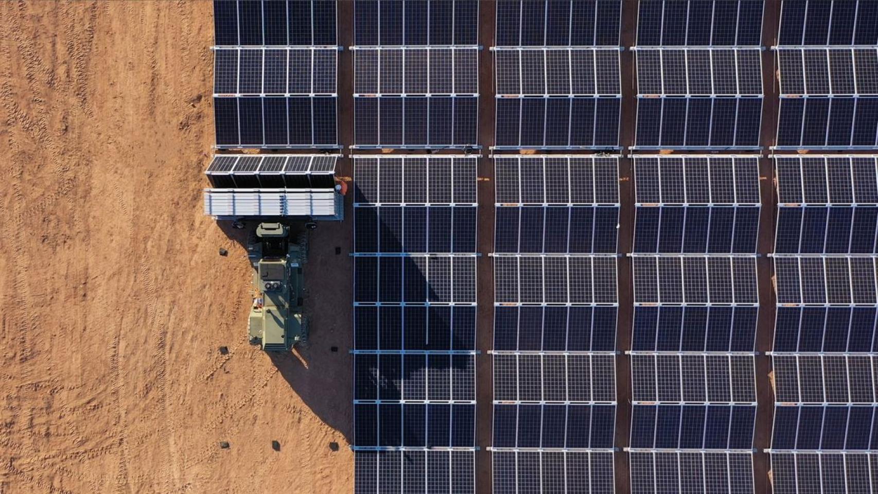 Proceso de instalación de las placas solares de 5B