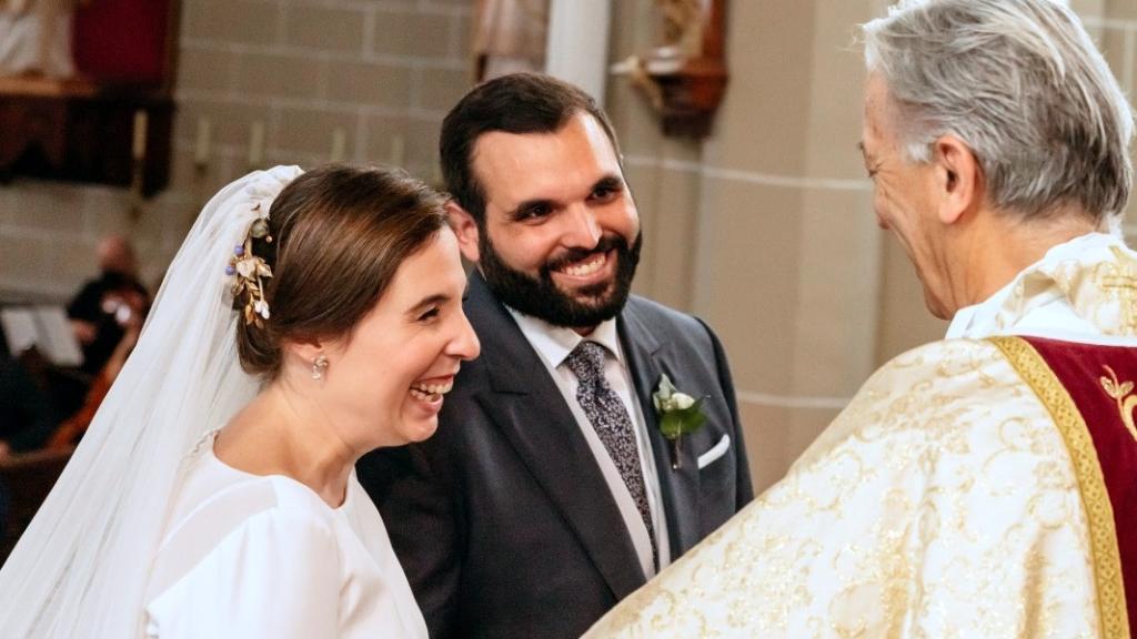 Teresa y Javier durante su boda junto a Fernando.