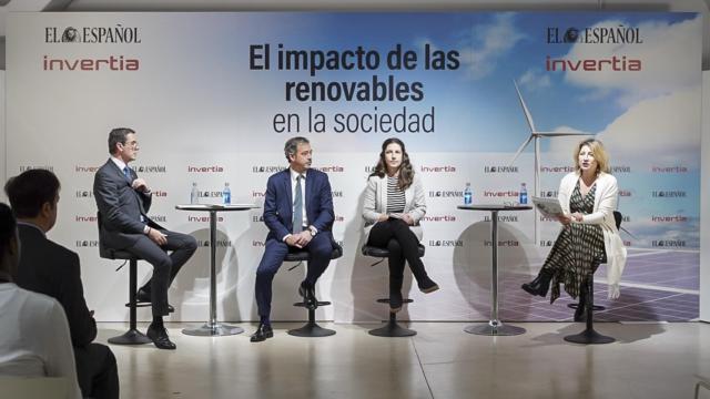 Felix Peinado, director de OIT España, José María González Moya, director general de APPA Renovables, y Eva Saldaña, directora ejecutiva de Greenpeace España, en el Foro de El Español El Impacto de las renovables en la sociedad.