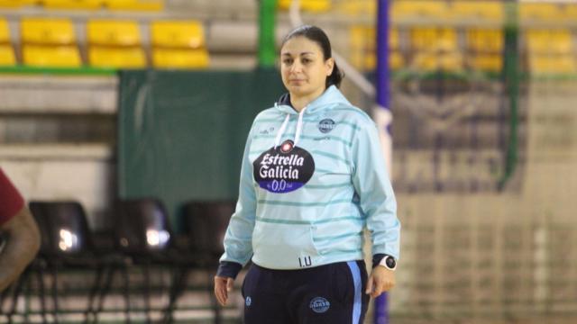 La entrenadora del Club Ourense Baloncesto, Iria Uxía Romarís.
