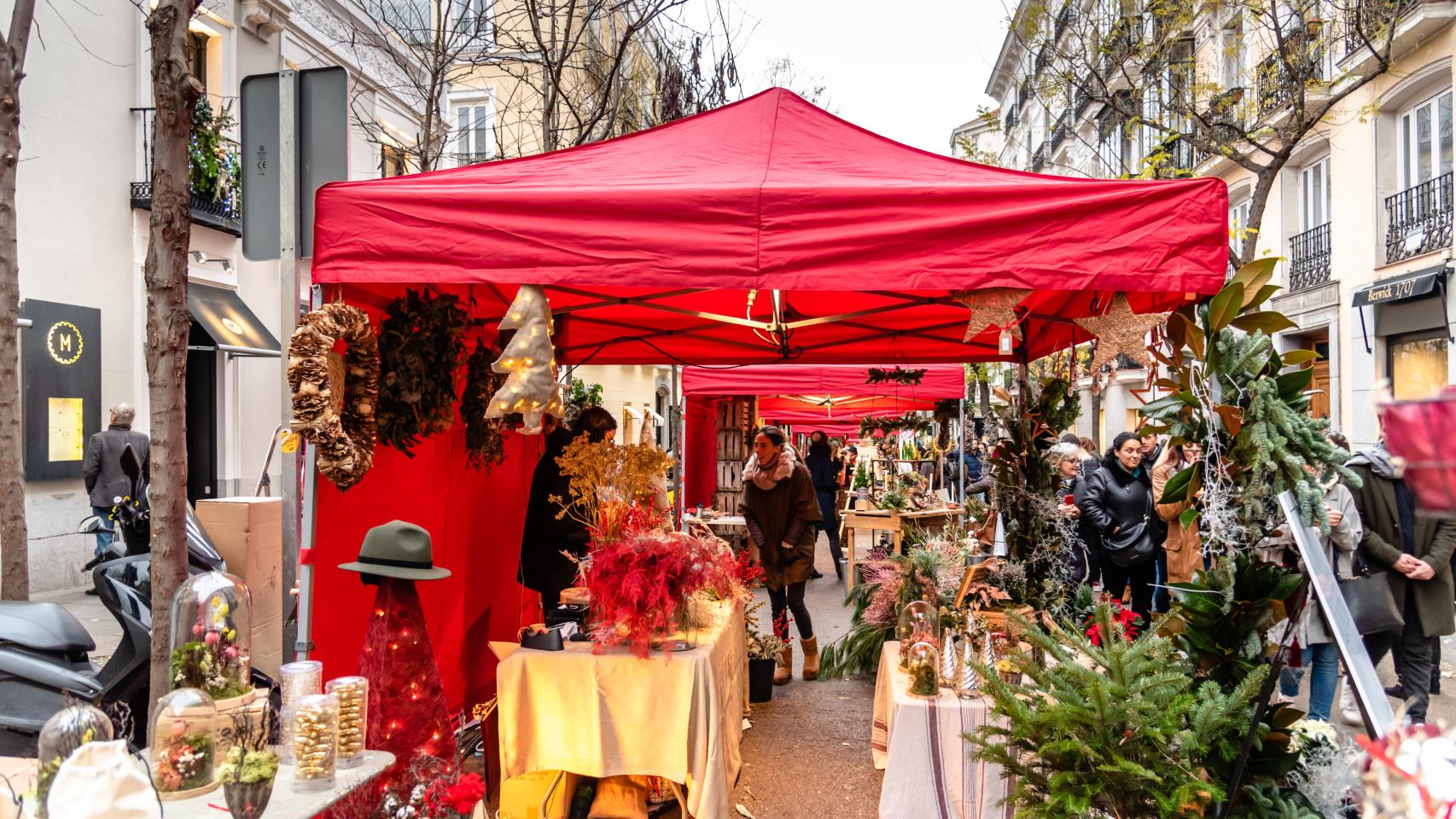 Imagen de un puesto en un mercado navideño de España.