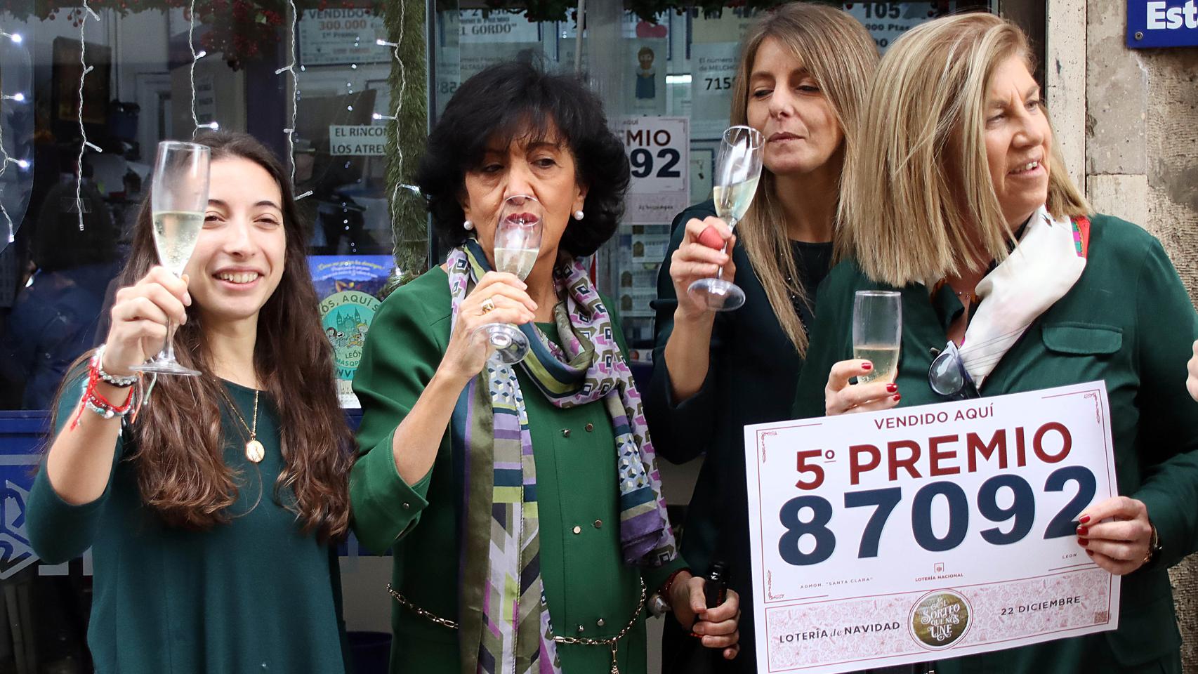 La administración de la calle Santa Clara de León reparte seis millones de euros de un quinto premio