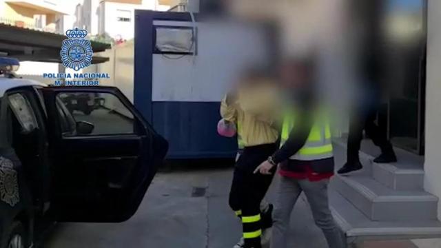 El detenido pasando a disposición judicial.