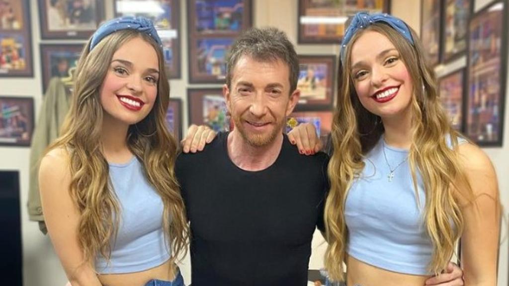 Las hermanas con Pablo Motos.