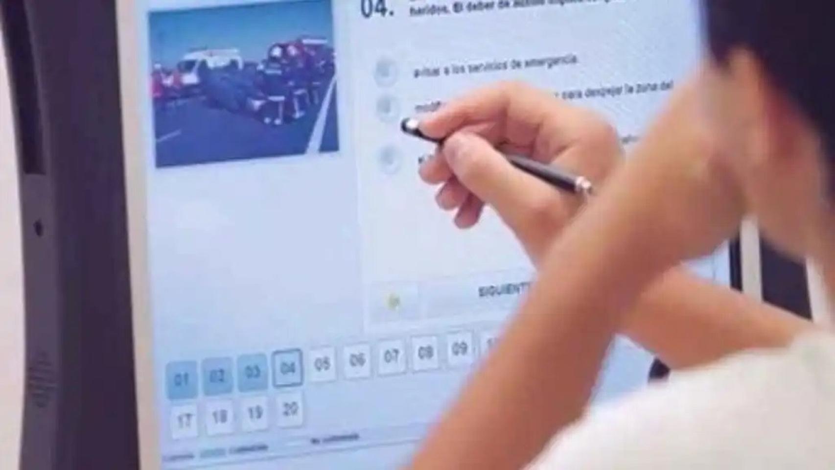 Un examen teórico de conducir, en imagen de archivo.