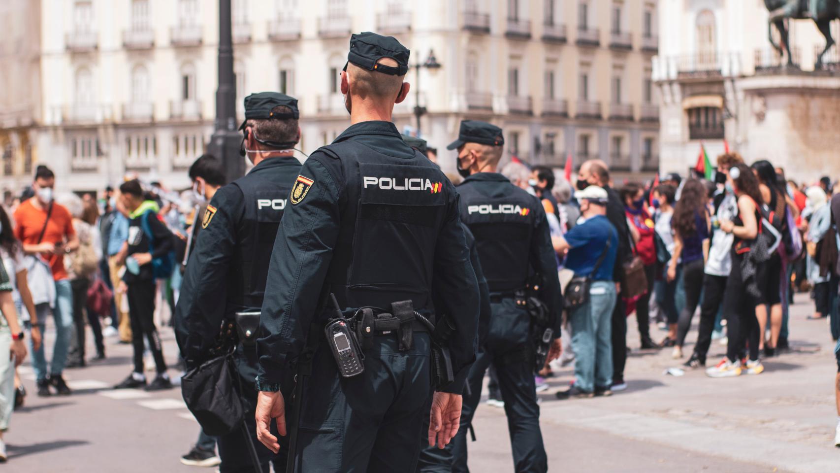 Imagen de archivo de agentes de la Policía Nacional en un acto multitudinario.