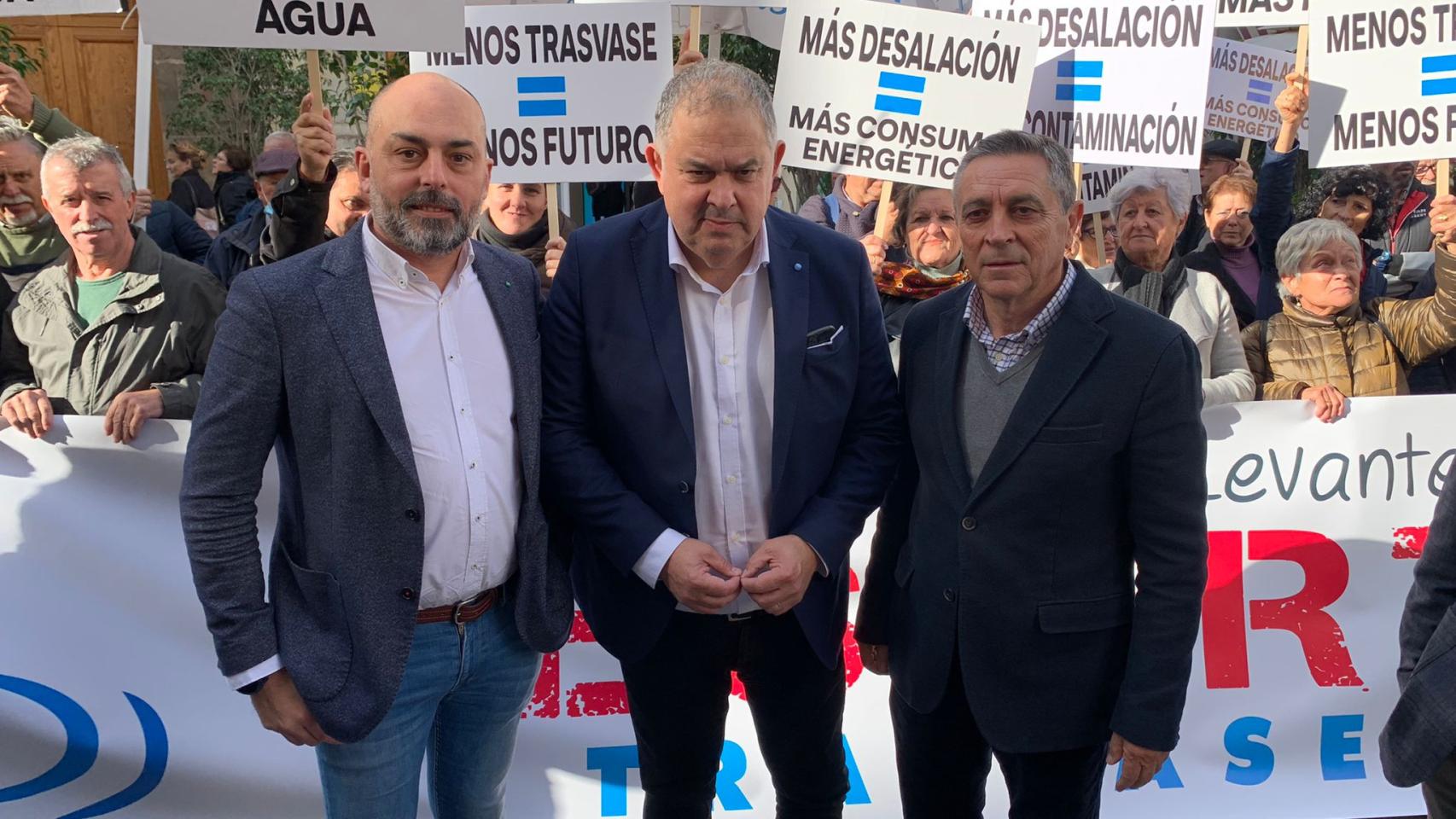 Los responsable del Sindicato Central de Regantes en la íltima protesta contra los recortes.