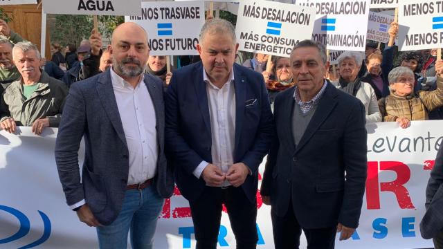 Los responsable del Sindicato Central de Regantes en la íltima protesta contra los recortes.