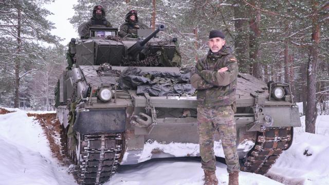 El teniente coronel Aranda Gil , jefe del destacamento español de Letonia.