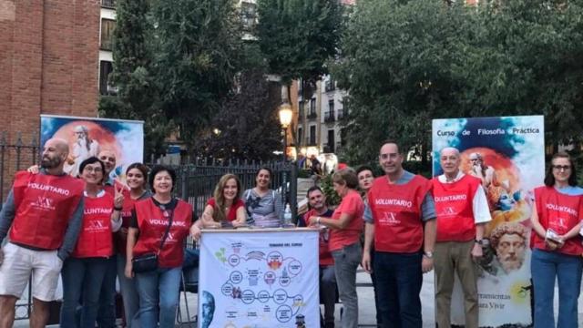 Voluntarios de la organización Nueva Acrópolis.