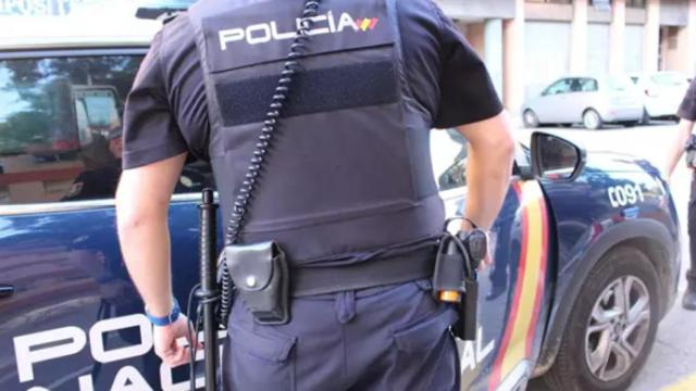 Un agente de la Policía Nacional.