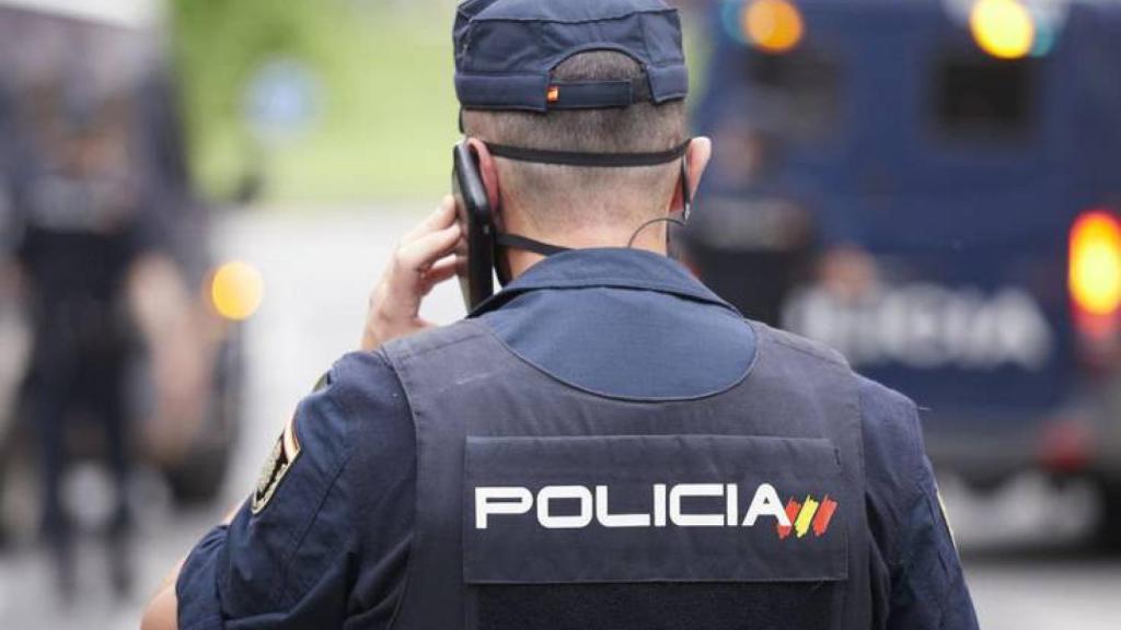 Un agente de la Policía Nacional.