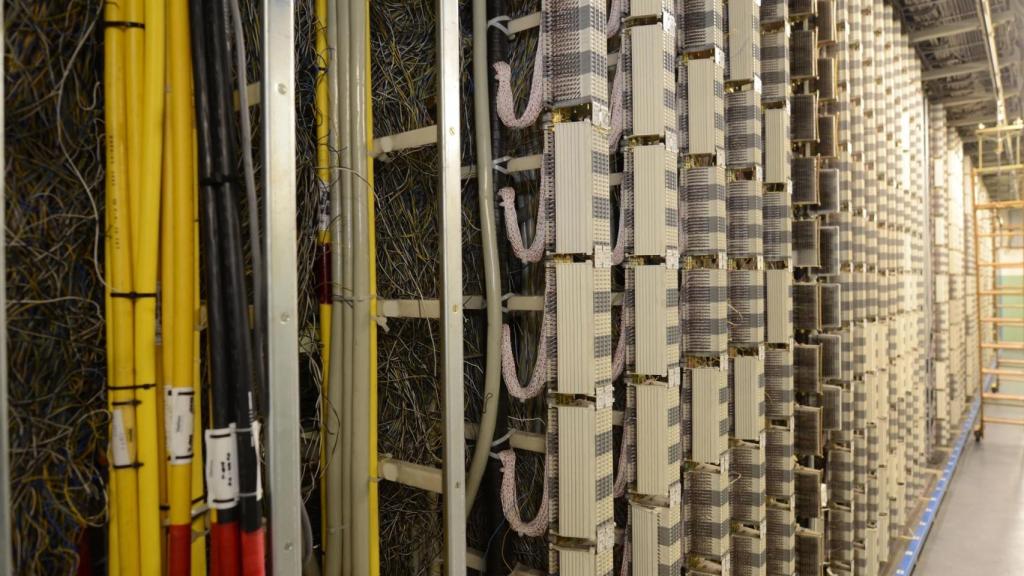 Interior de una central de cobre de Telefónica.