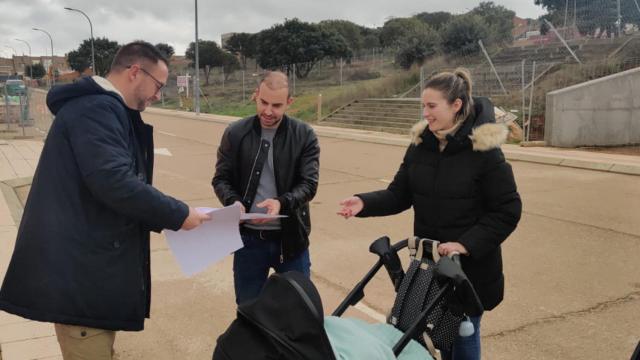 Entrega de los cheques bebé en un pueblo de Salamanca