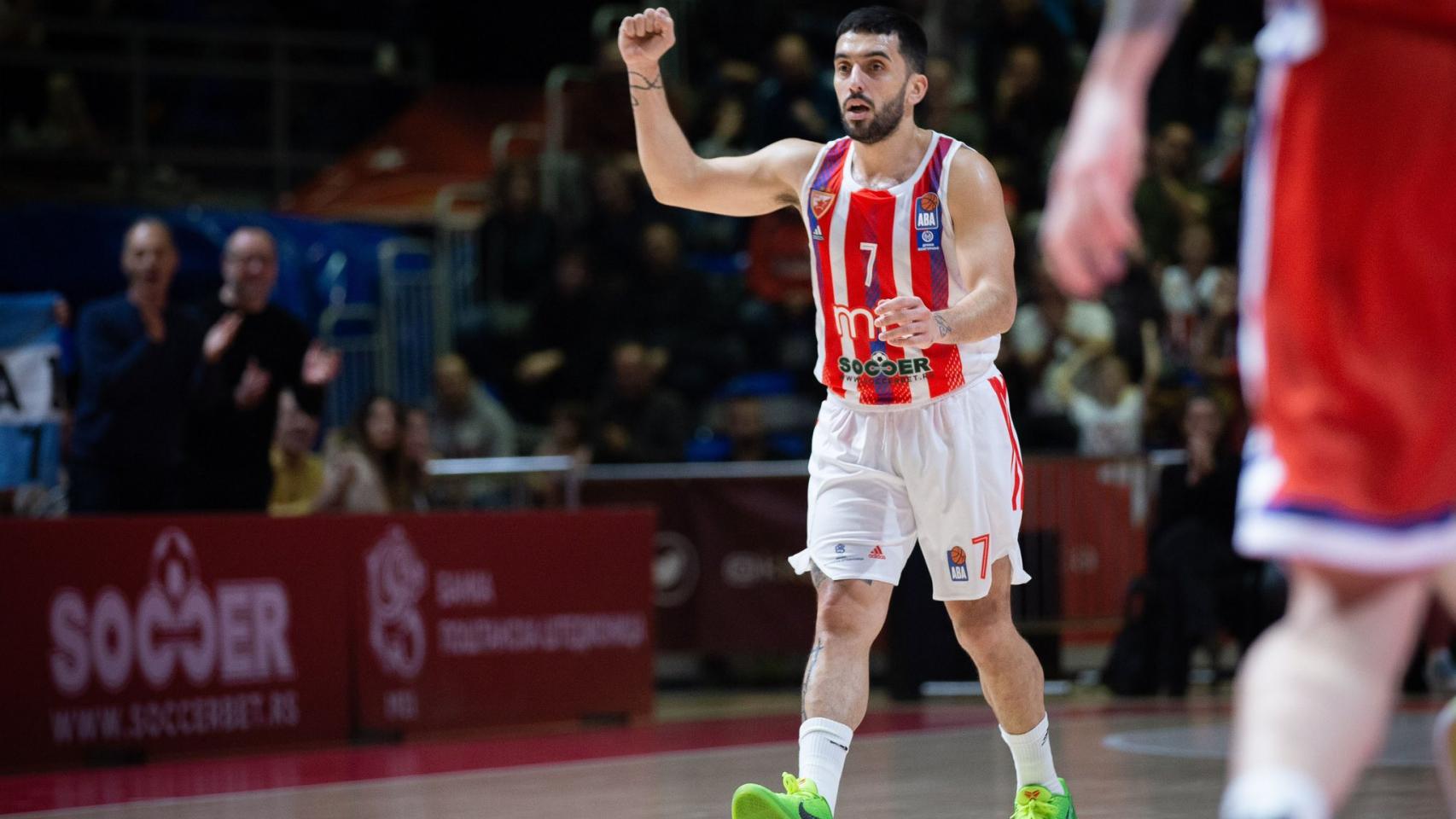 Facundo Campazzo durante un partido con Estrella Roja