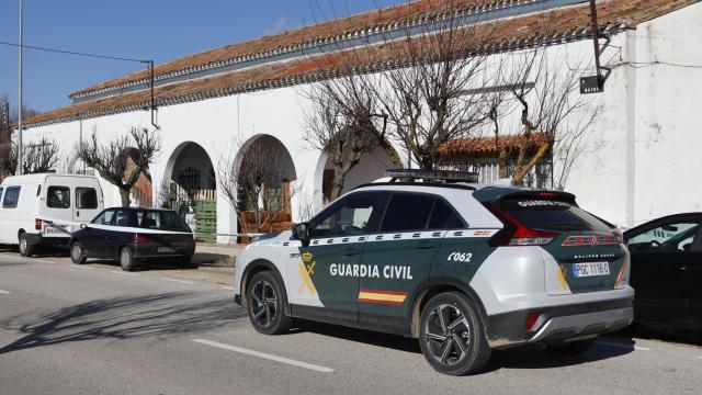 Vivienda en Matamala de Almazán acordonada por la Guardia Civil en cuyo interior ha fallecido una mujer