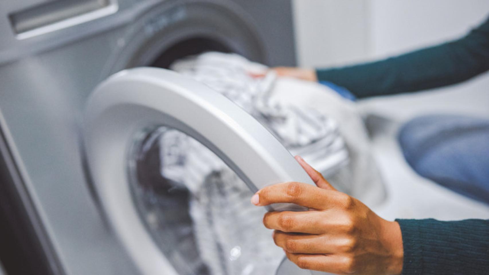 ¡Cuidado! Estas son las cosas que no debes meter nunca en la lavadora.
