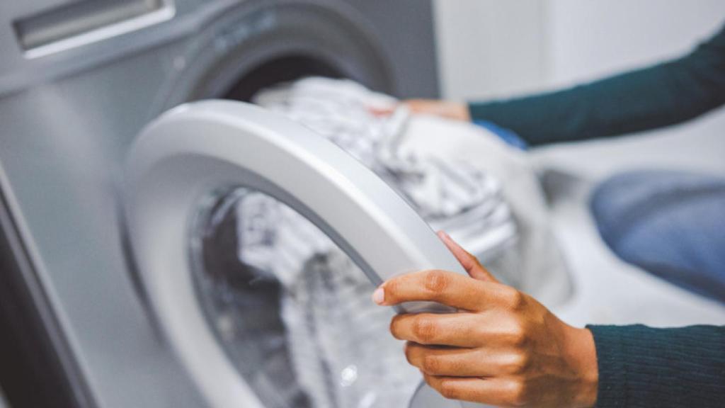 ¡Cuidado! Estas son las cosas que no debes meter nunca en la lavadora.