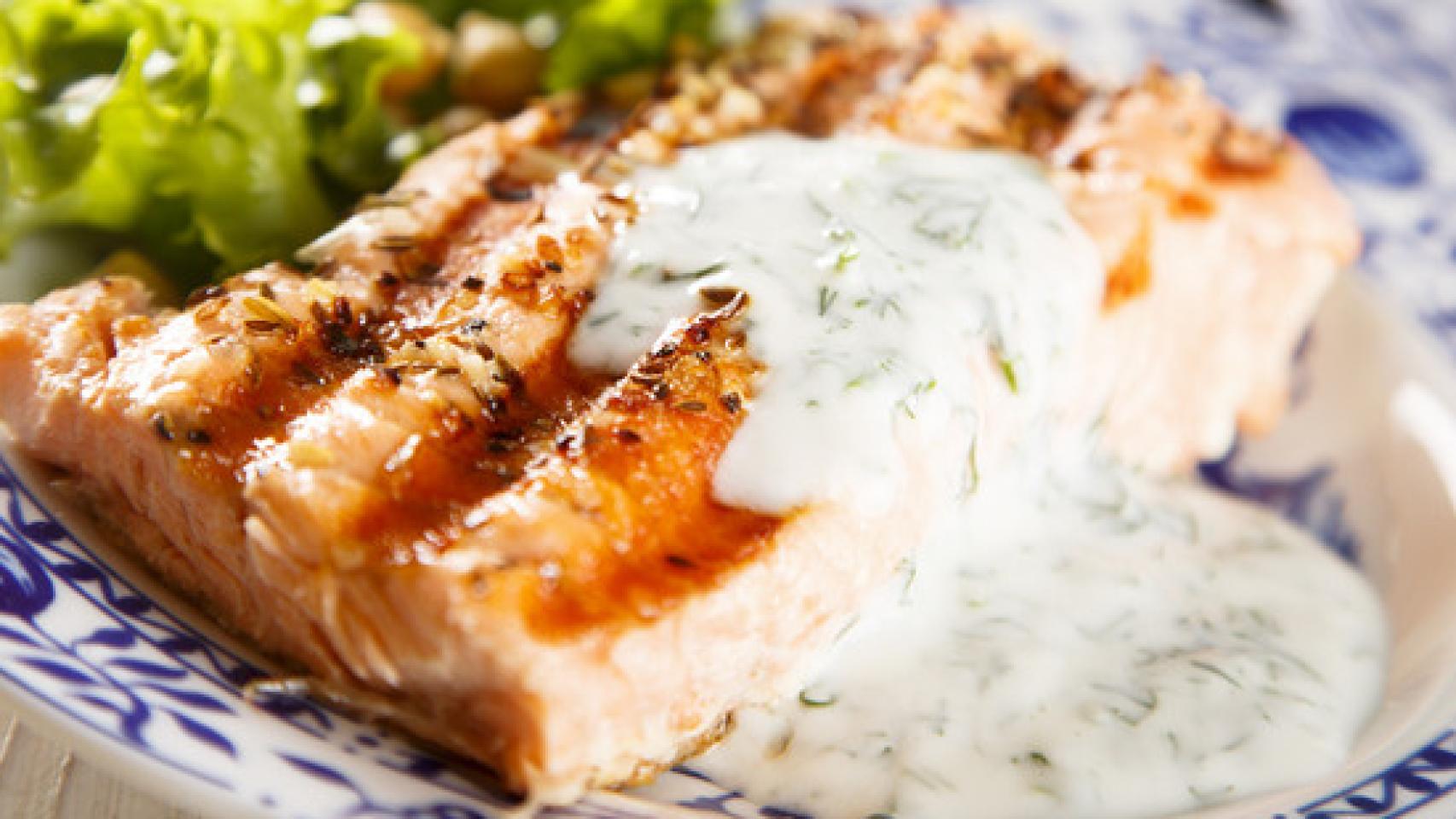 Receta de salmón al microondas con parmesano.
