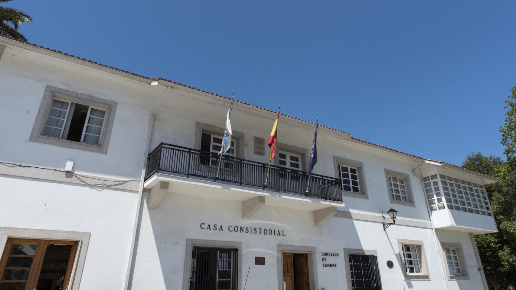 Casa del ayuntamiento de Cambre.
