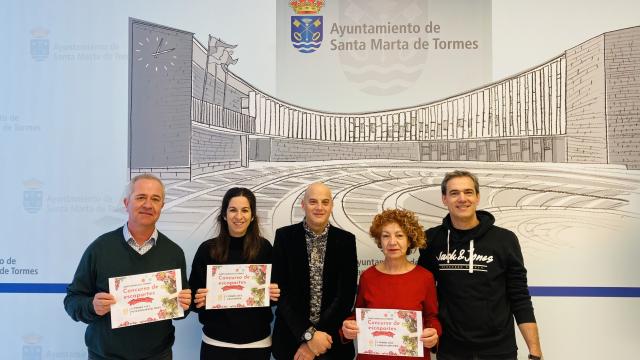 Miguel Ángel Anca, Marta Armero, Juan Carlos Bueno, concejal de Comercio, Paqui Moríñigo y Jorge Moreno, en la entrega de los premios del concurso.