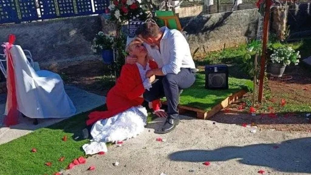 Pepe y Lorena, celebrando la boda.