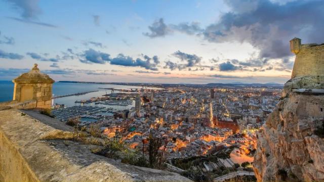 Panorámica de Alicante, vista desde el Castillo de Santa Bárbara.