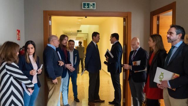 Reunión de la Junta de Portavoces de las Cortes. Los procuradores esperan para comenzar la reunión