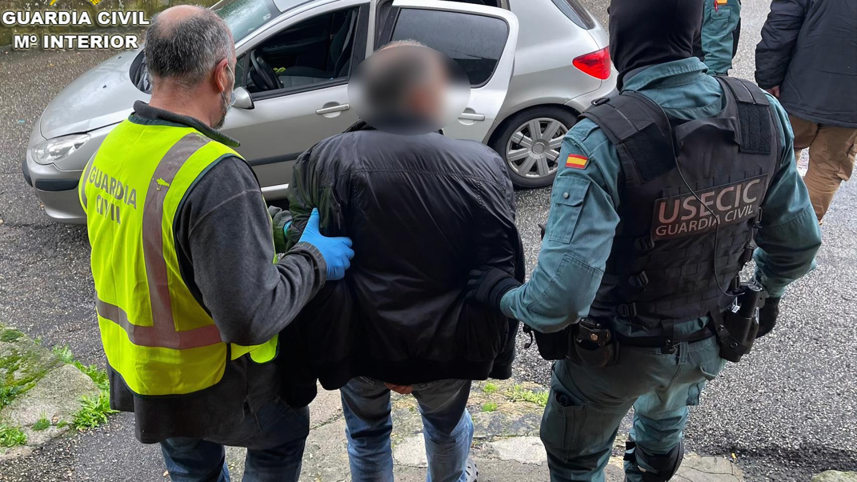 La Guardia Civil desarticula un punto de venta de drogas en Cangas do Morrazo.