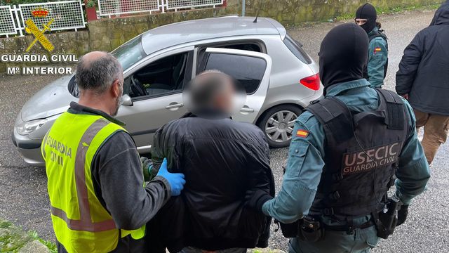 La Guardia Civil desarticula un punto de venta de drogas en Cangas do Morrazo.