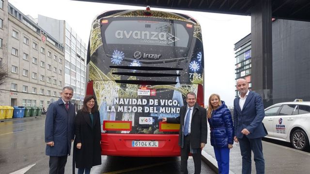 Anuncio de la Navidad de Vigo en un autobús de Avanza.
