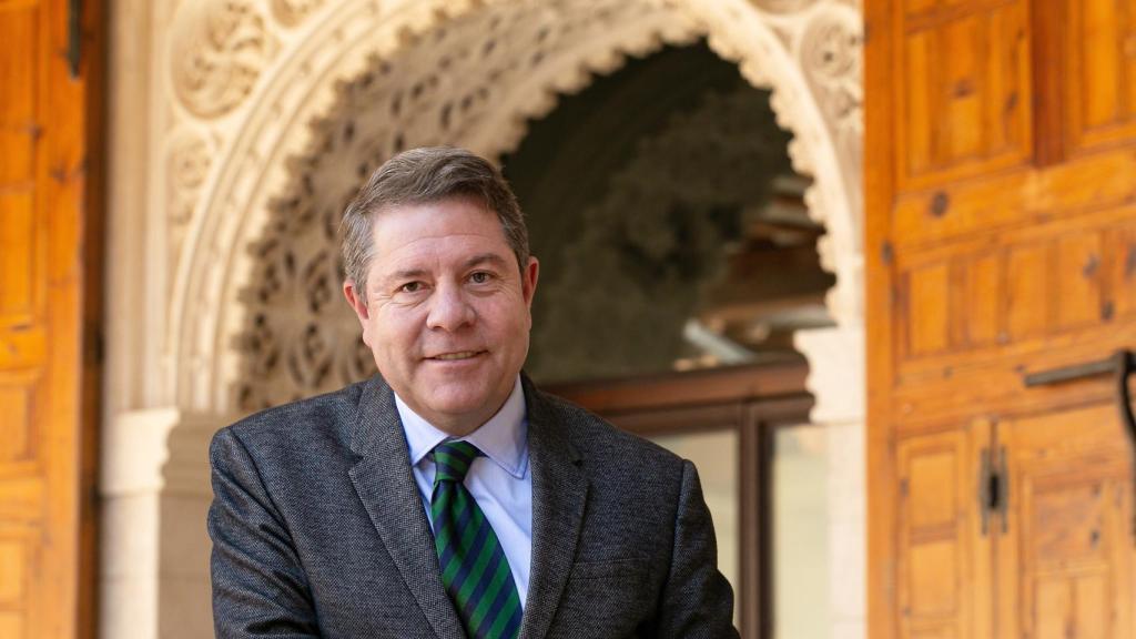 Emiliano García-Page posa en el patio del Palacio de Fuensalida.