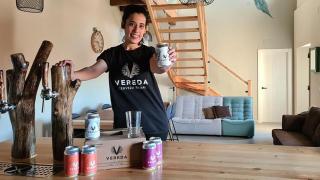 Belén, con una cerveza de Vereda