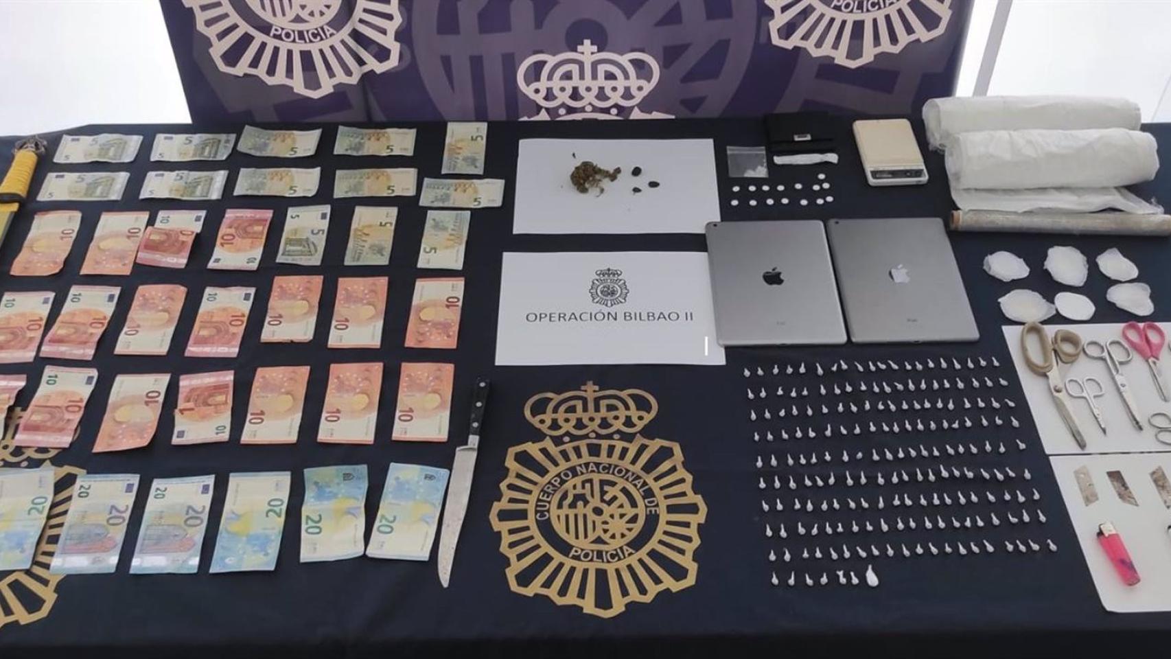 Material incautado por la Policía.
