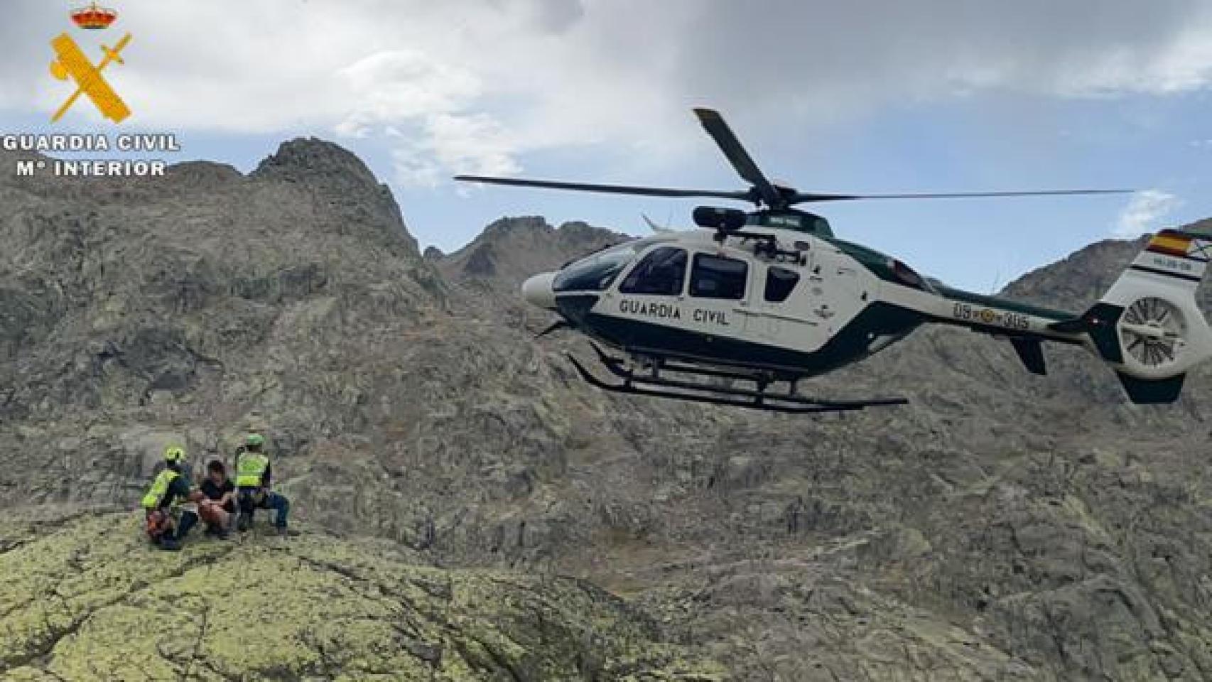 Un rescate de la Guardia Civil en la Sierra de Gredos./ Archivo