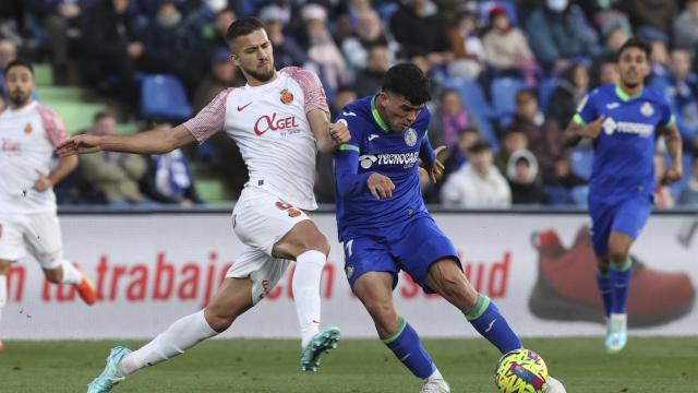 Copete y Aleñá, durante el Getafe - Mallorca.