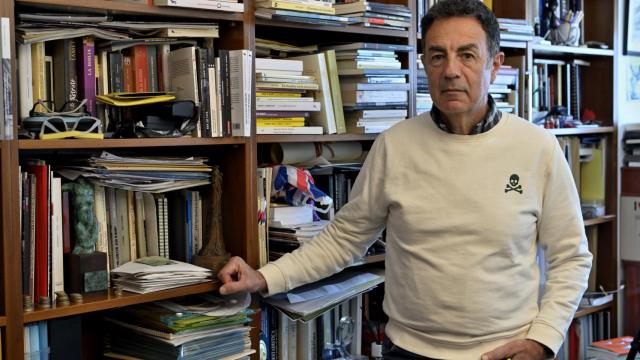 Miguel Lorente, ex delegado del Gobierno contra la Violencia de género, en su casa.