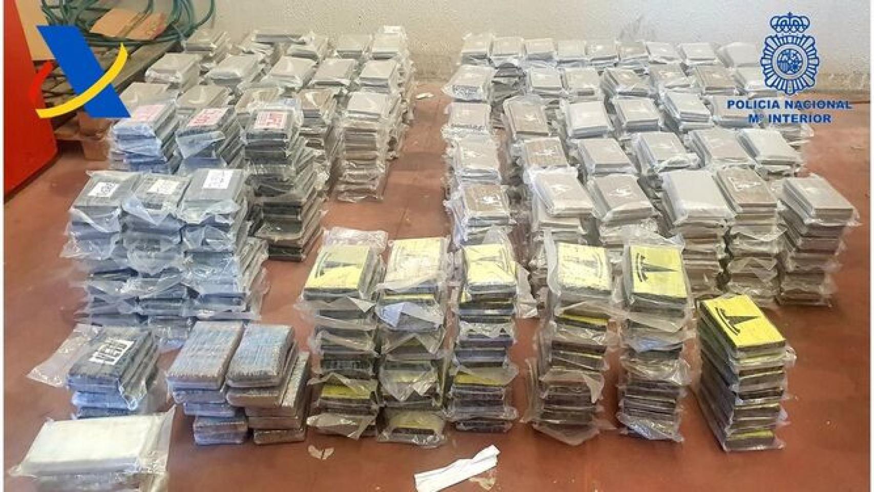 Material intervenido por los agentes de seguridad.