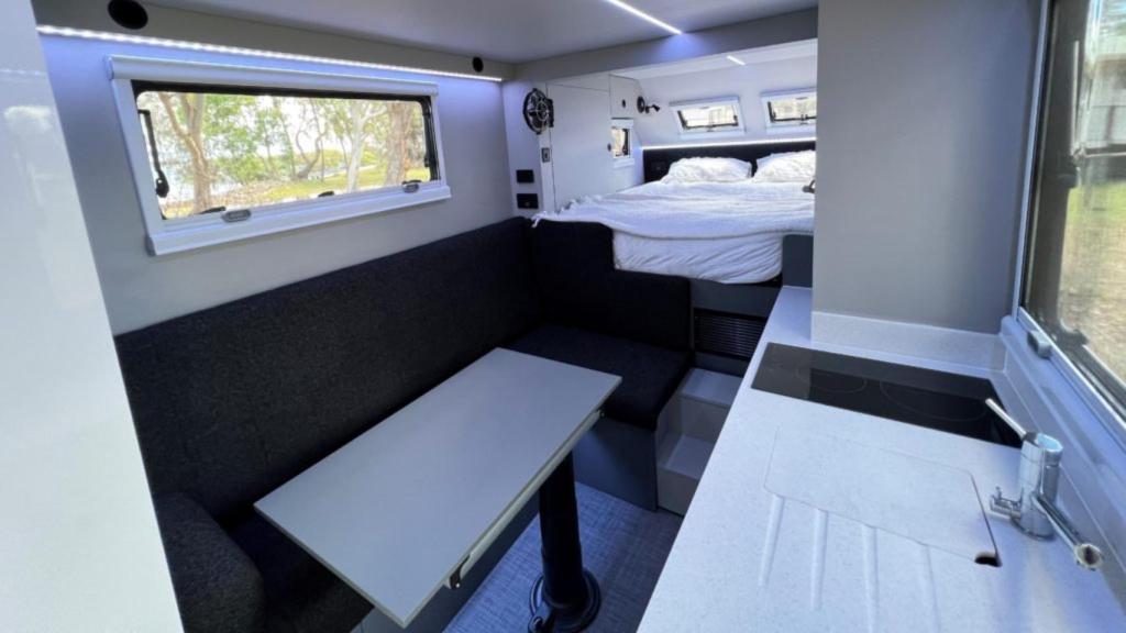 El interior del EXP-8.