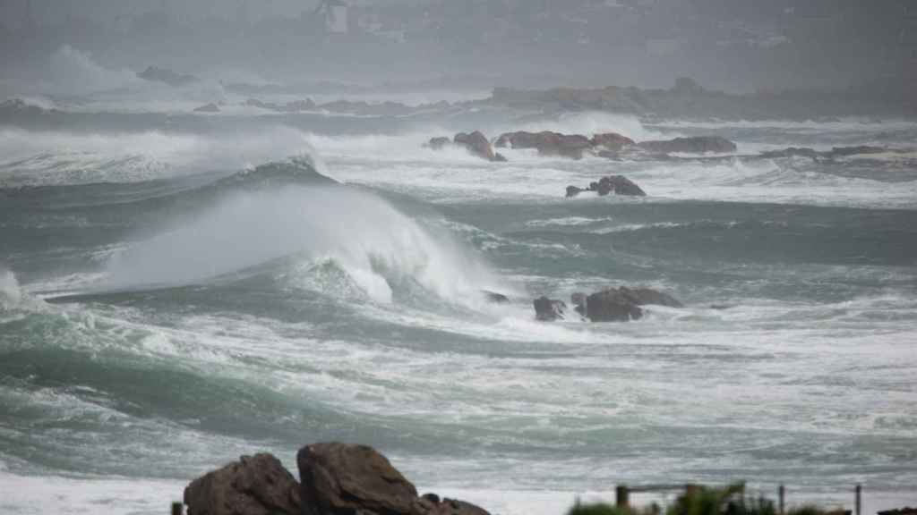 Fuerte oleaje en la zona de Santa Maria de Oia en octubre de 2022.